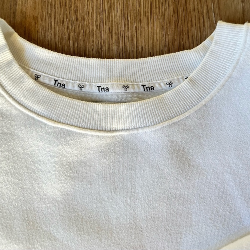 TNA by Aritzia Women's White Cropped Sweatshirt